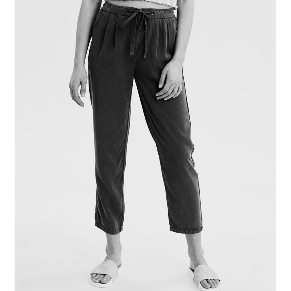 American Eagle High Rise Tapered Black Women’s Pants Size 12 NWT